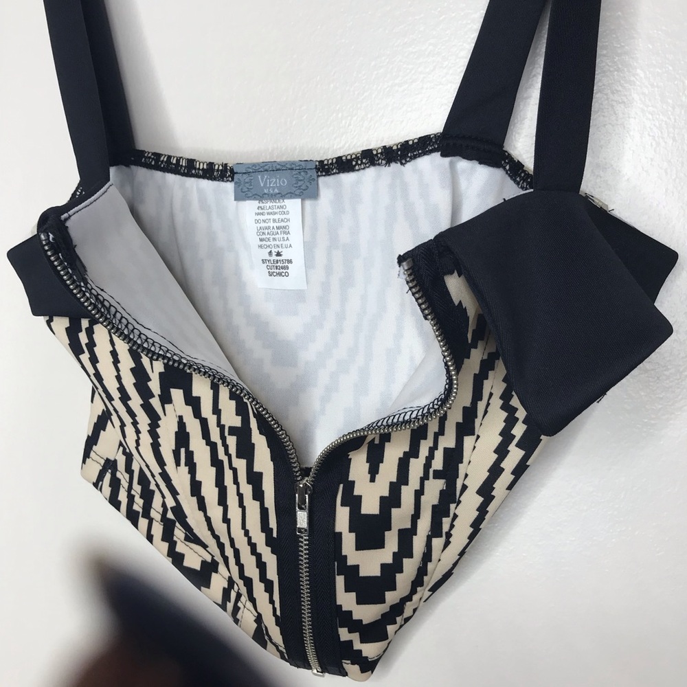 Tribal Aztec Zip Front Crop - Picture 5 of 6
